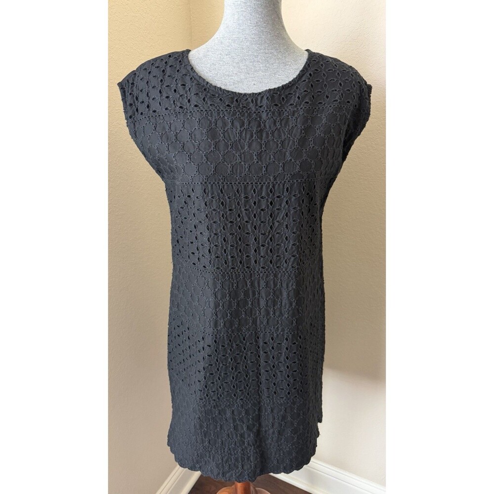 Old Navy Women's Size Small Black Eyelet Cap Sleeve Shift Dress